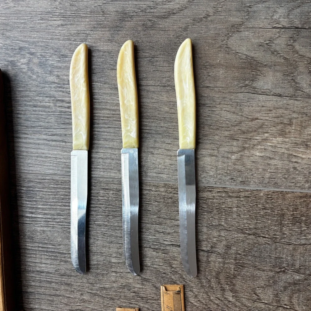 Vintage Quikut Stainless Steel Steak Knives Set of 3 Cream Marbled Tenite Handle